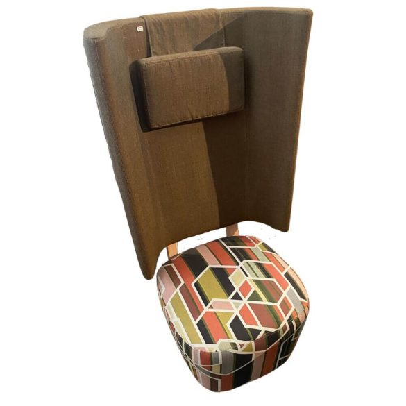 Magasított támlájú színes fotel 