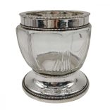 Kis ezüst peremű váza