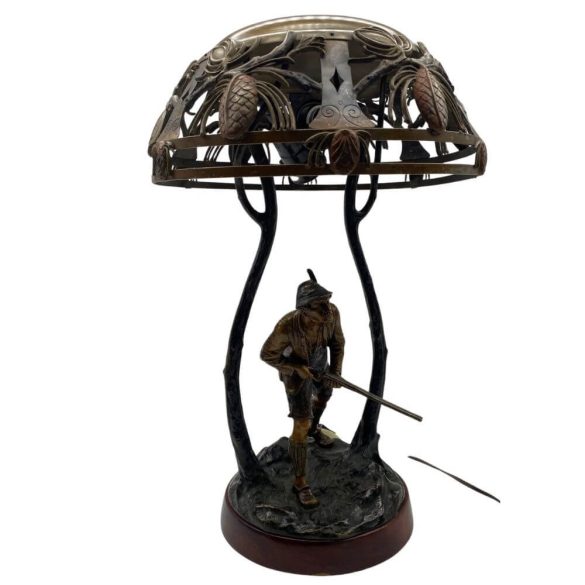 Bécsi bronz stüszi vadász asztali  lámpa