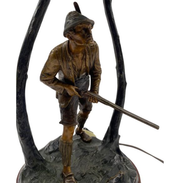 Bécsi bronz stüszi vadász asztali  lámpa