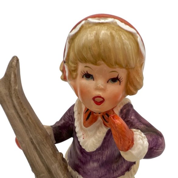 Kislány Porcelán Síléccel 