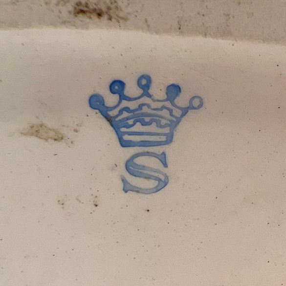 Kislány Porcelán Síléccel 