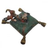 Bécsi Bronz Manó Párnán Ülő