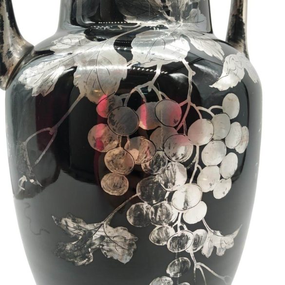 Fekete cseh váza pár,  ezüst applikáció