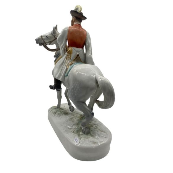 Herendi lovas szobor 