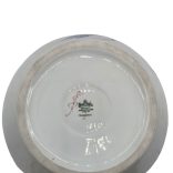 Rosenthal nagyméretű porcelánváza Fritz von Stockmayer japanizáló színes festményével. 1940-es évek