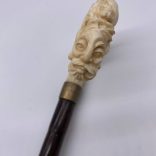 Bambusz száras sétapálca elefántcsont faragott fejes motívummal 