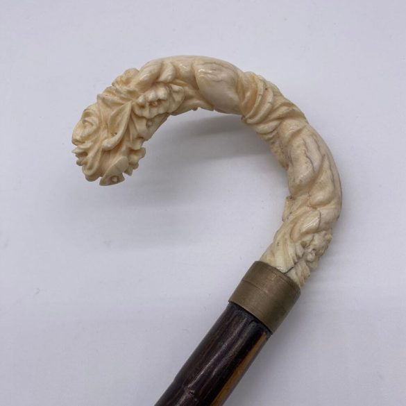Bambusz száras sétapálca elefántcsont faragott fejes motívummal 