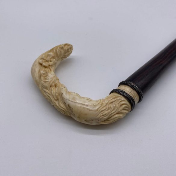 Ébenfa sétapálca elefántcsont nyéllel, erotikus jelenettel 