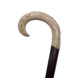 Ébenfa sétapálca elefántcsont nyéllel, erotikus jelenettel, egyik oldalán sima felülettel