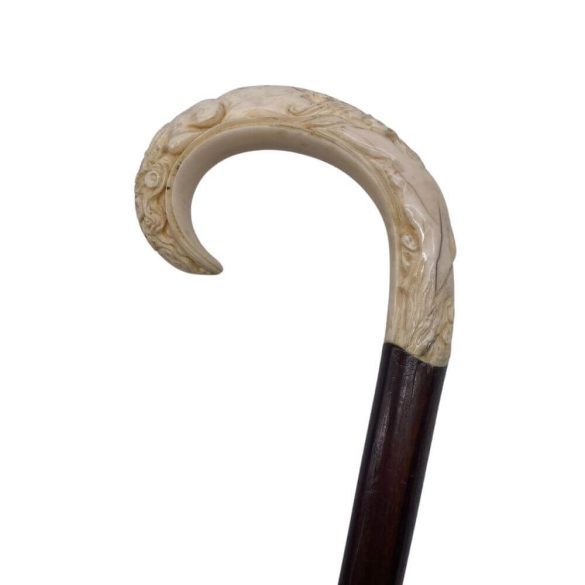 Ébenfa sétapálca elefántcsont nyéllel, erotikus jelenettel, egyik oldalán sima felülettel