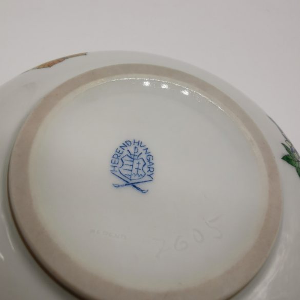 Herendi viktória mintás bonbonier rózsa díszítéssel a tetején