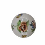 Herendi viktória mintás bonbonier rózsa díszítéssel a tetején