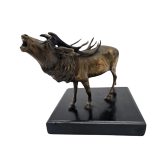 Bronz szarvas fekete alapon