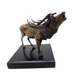 Bronz szarvas fekete alapon